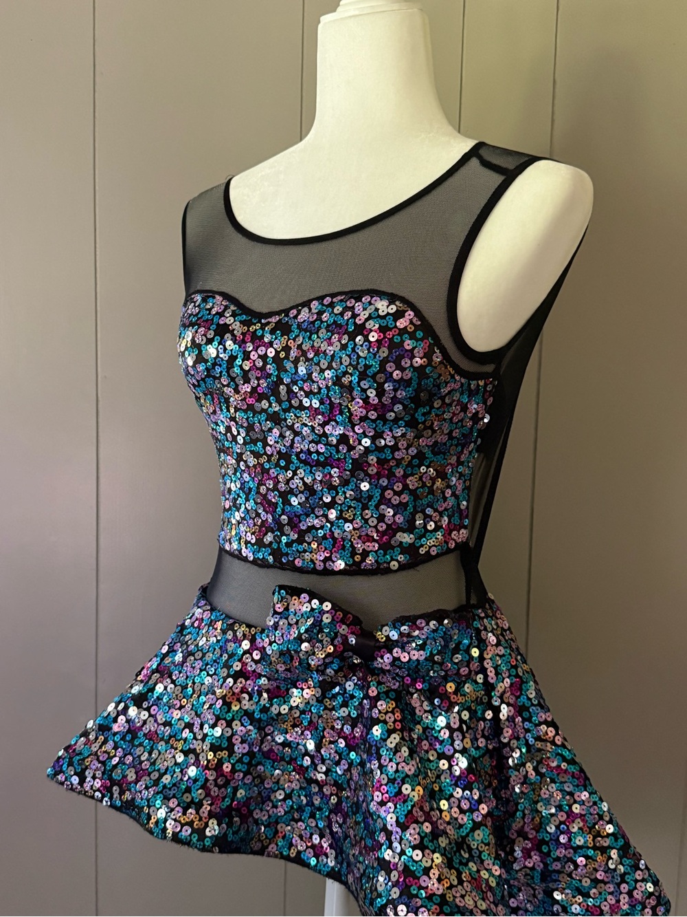 Girls Sequin Dance Costume with Hair Bow– Excellent Condition